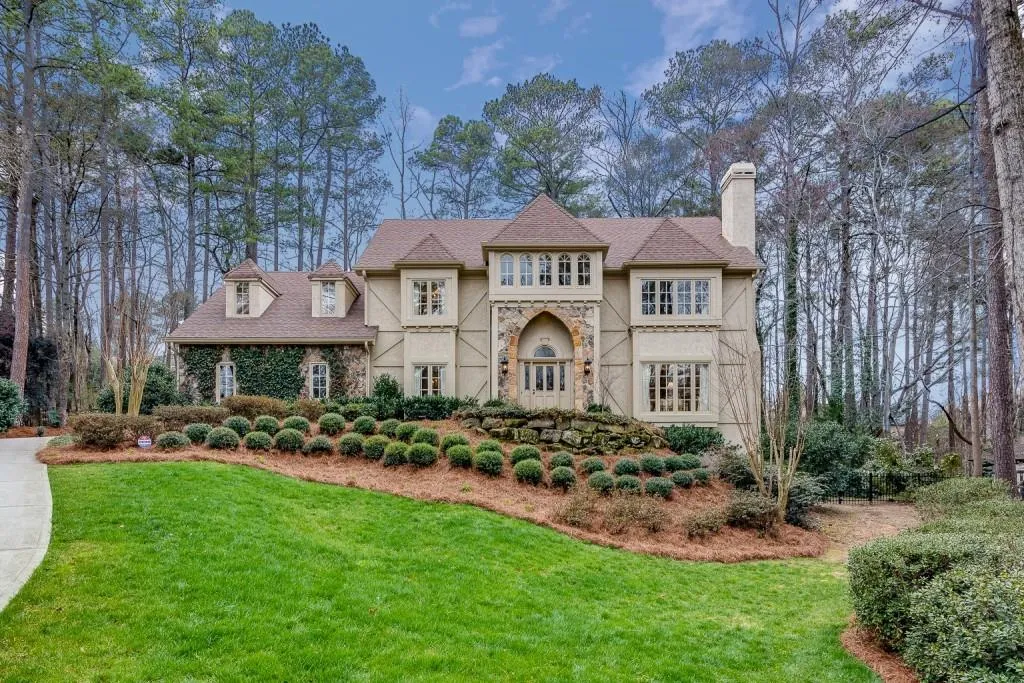5560 Glen Errol Road, Sandy Springs, Georgia 30327, 4 Bedrooms Bedrooms, ,3 BathroomsBathrooms,Residential,Sold,5560 Glen Errol Road,6691339