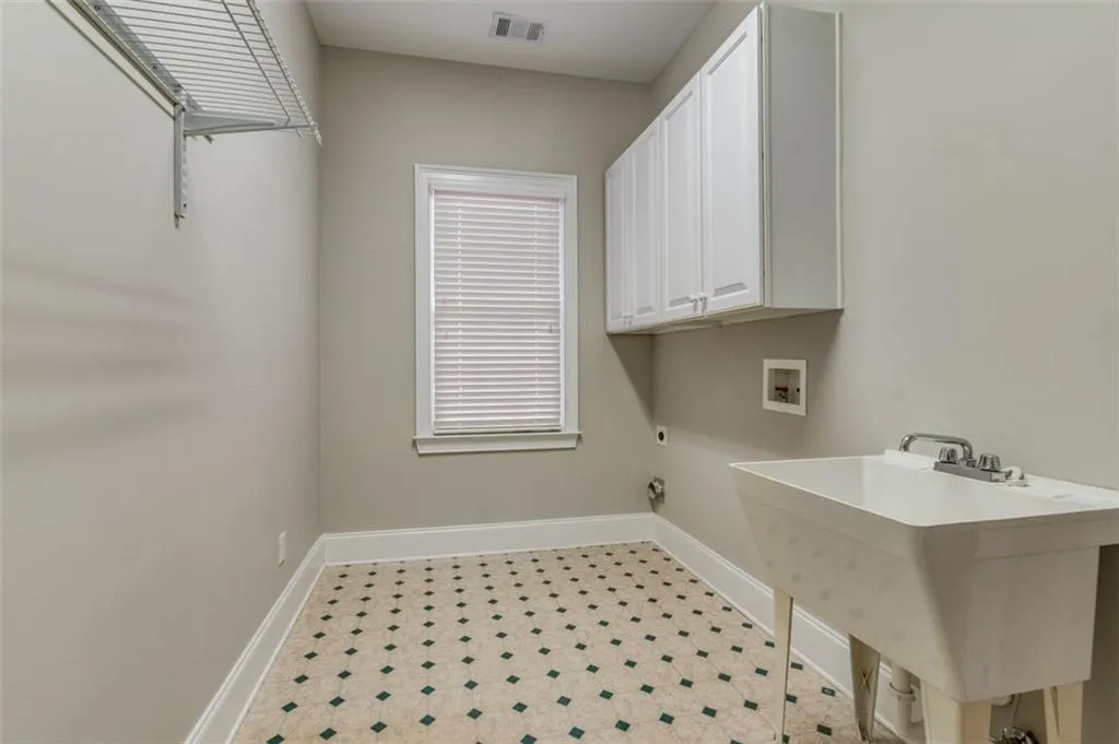 335 Wembley Circle, Atlanta, Georgia 30328, 4 Bedrooms Bedrooms, ,3 BathroomsBathrooms,Residential,Sold,335 Wembley Circle,7132540