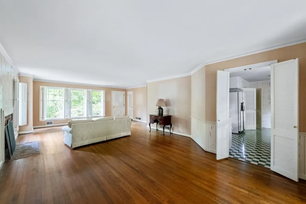 5132 High Point Road, Atlanta, Georgia 30342, 3 Bedrooms Bedrooms, ,2 BathroomsBathrooms,Residential,Sold,5132 High Point Road,7757318