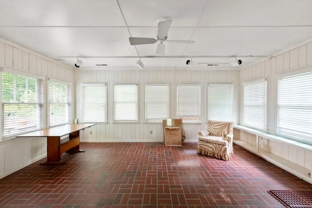 5132 High Point Road, Atlanta, Georgia 30342, 3 Bedrooms Bedrooms, ,2 BathroomsBathrooms,Residential,Sold,5132 High Point Road,7757318