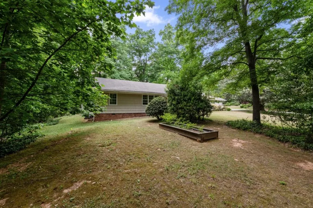 5132 High Point Road, Atlanta, Georgia 30342, 3 Bedrooms Bedrooms, ,2 BathroomsBathrooms,Residential,Sold,5132 High Point Road,7757318