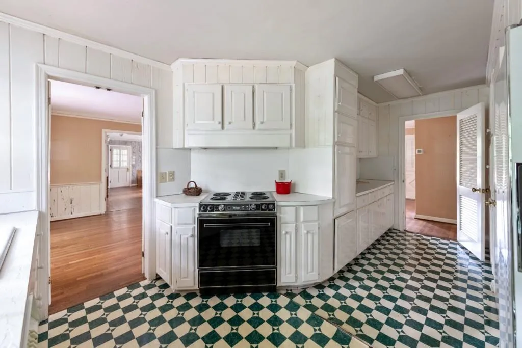 5132 High Point Road, Atlanta, Georgia 30342, 3 Bedrooms Bedrooms, ,2 BathroomsBathrooms,Residential,Sold,5132 High Point Road,7757318