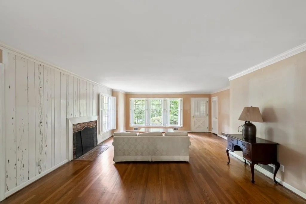 5132 High Point Road, Atlanta, Georgia 30342, 3 Bedrooms Bedrooms, ,2 BathroomsBathrooms,Residential,Sold,5132 High Point Road,7757318