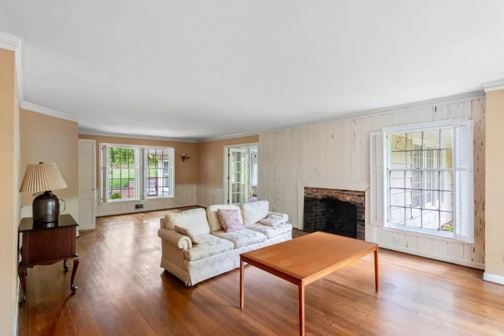 5132 High Point Road, Atlanta, Georgia 30342, 3 Bedrooms Bedrooms, ,2 BathroomsBathrooms,Residential,Sold,5132 High Point Road,7757318
