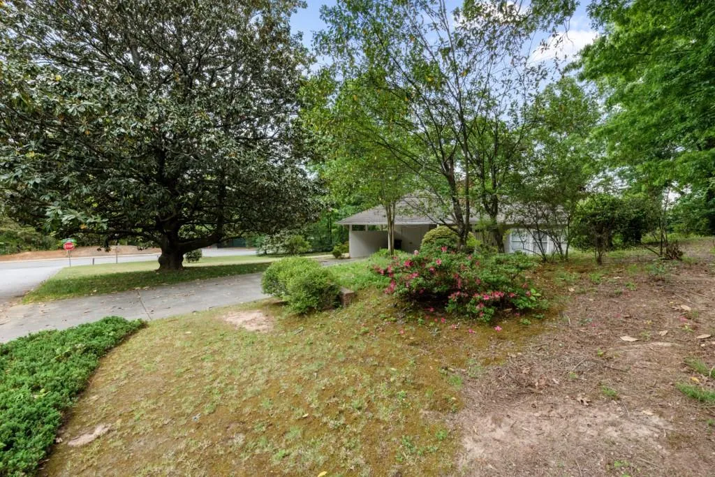 5132 High Point Road, Atlanta, Georgia 30342, 3 Bedrooms Bedrooms, ,2 BathroomsBathrooms,Residential,Sold,5132 High Point Road,7757318