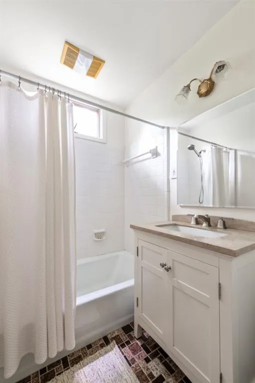 5132 High Point Road, Atlanta, Georgia 30342, 3 Bedrooms Bedrooms, ,2 BathroomsBathrooms,Residential,Sold,5132 High Point Road,7757318