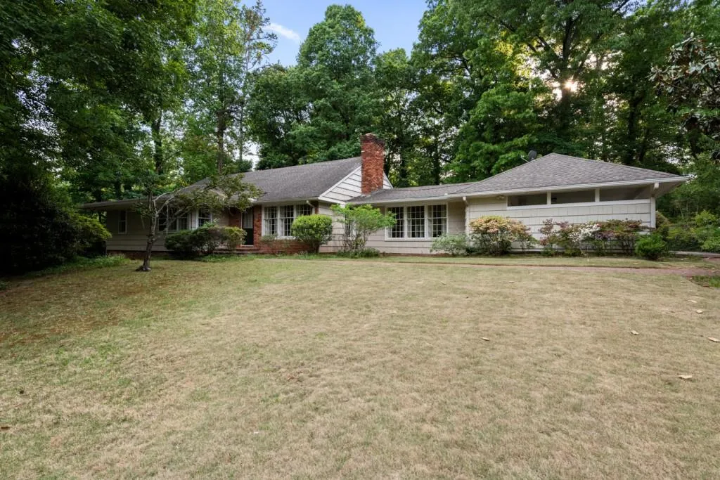 5132 High Point Road, Atlanta, Georgia 30342, 3 Bedrooms Bedrooms, ,2 BathroomsBathrooms,Residential,Sold,5132 High Point Road,7757318