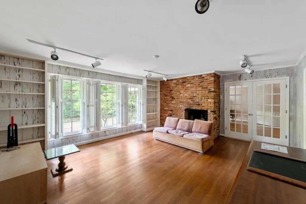5132 High Point Road, Atlanta, Georgia 30342, 3 Bedrooms Bedrooms, ,2 BathroomsBathrooms,Residential,Sold,5132 High Point Road,7757318