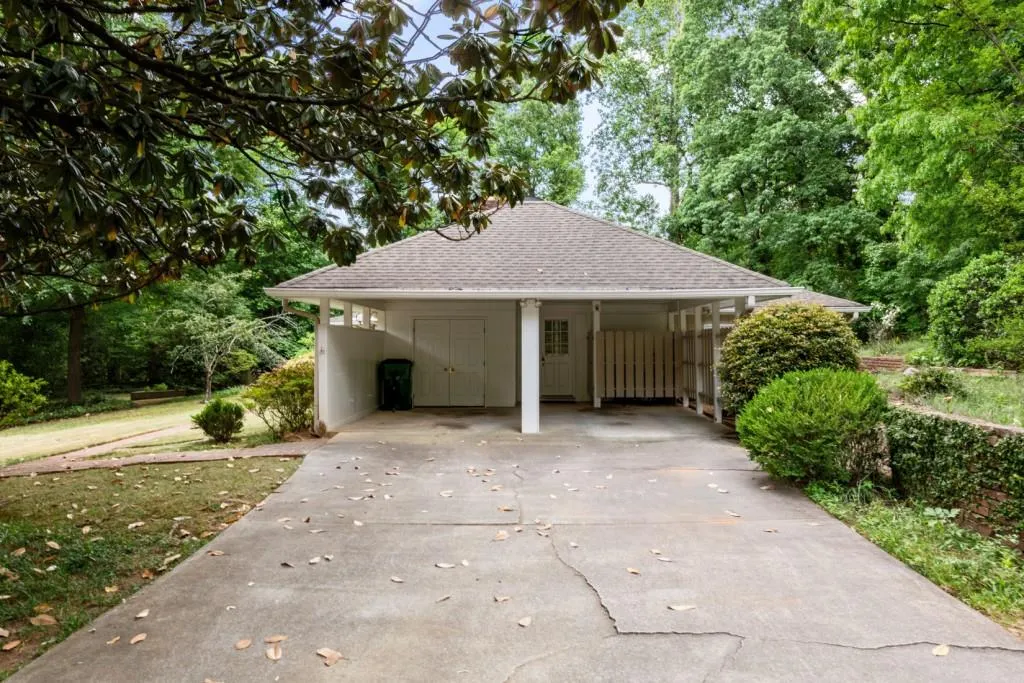 5132 High Point Road, Atlanta, Georgia 30342, 3 Bedrooms Bedrooms, ,2 BathroomsBathrooms,Residential,Sold,5132 High Point Road,7757318