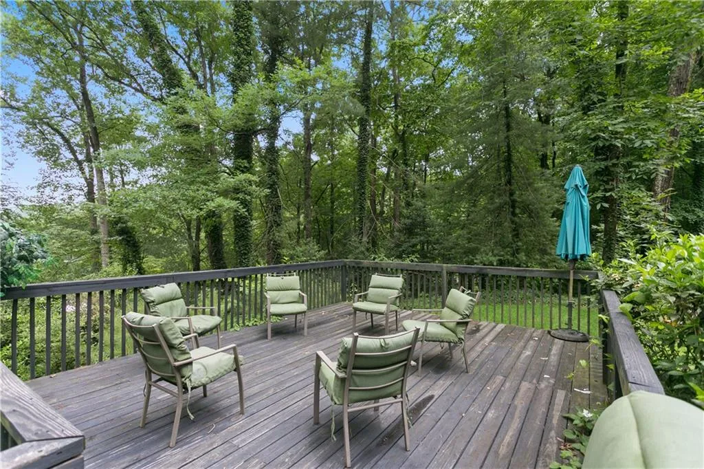1621 Sunnybrook Farm Road, Sandy Springs, Georgia 30350, 4 Bedrooms Bedrooms, ,3 BathroomsBathrooms,Residential,Sold,1621 Sunnybrook Farm Road,6565003