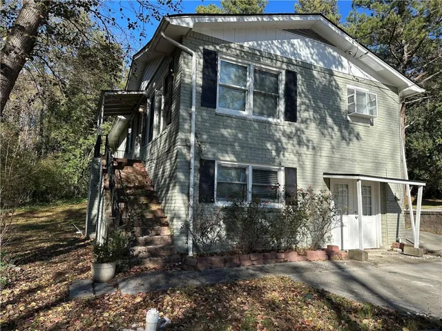 915 Lake Drive, Snellville, Georgia 30039