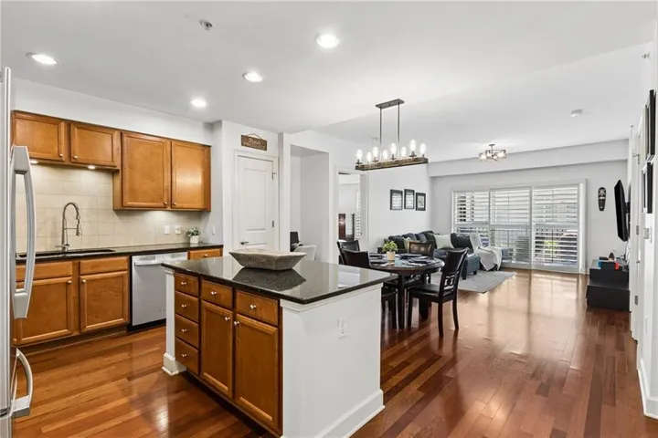 Welcome home to this fantastic 2 bedroom plan in the most sought after location withiin the building!