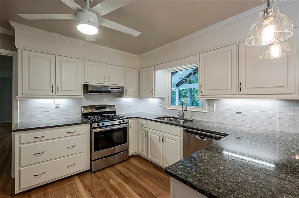 7120 Dunhill Terrace, Atlanta, Georgia 30328, 3 Bedrooms Bedrooms, ,2 BathroomsBathrooms,Residential,Sold,7120 Dunhill Terrace,6934809