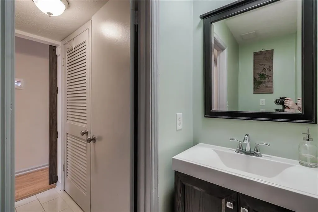 6204 Park Avenue, Atlanta, Georgia 30342, 2 Bedrooms Bedrooms, ,1 BathroomBathrooms,Residential,Sold,6204 Park Avenue,6687753