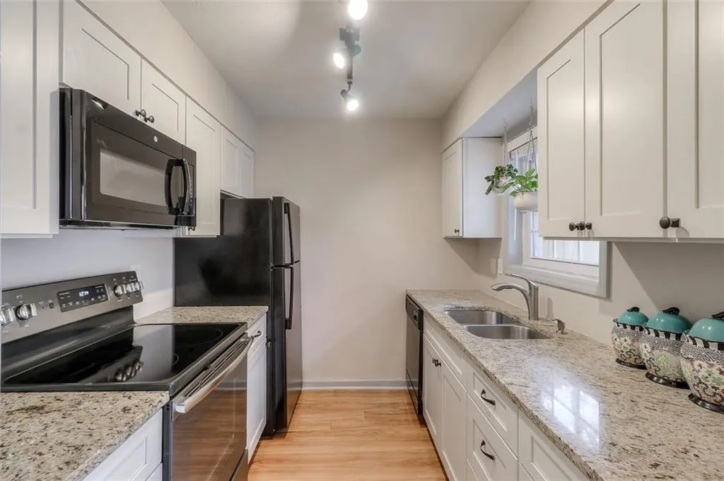 6204 Park Avenue, Atlanta, Georgia 30342, 2 Bedrooms Bedrooms, ,1 BathroomBathrooms,Residential,Sold,6204 Park Avenue,6687753