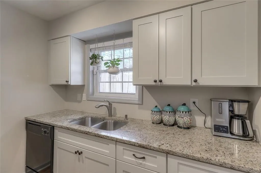 6204 Park Avenue, Atlanta, Georgia 30342, 2 Bedrooms Bedrooms, ,1 BathroomBathrooms,Residential,Sold,6204 Park Avenue,6687753