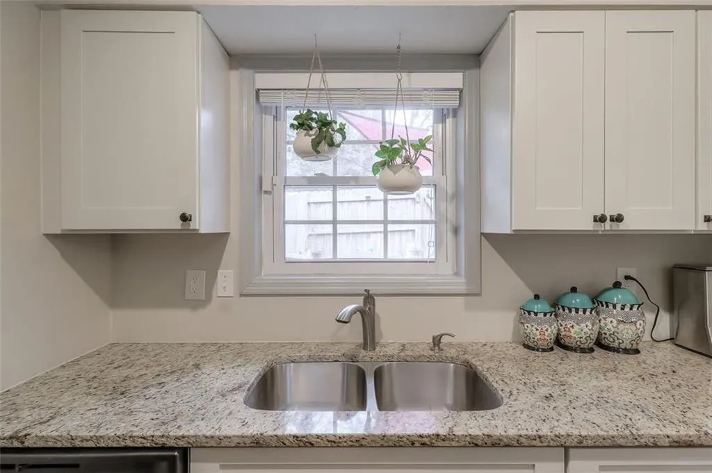 6204 Park Avenue, Atlanta, Georgia 30342, 2 Bedrooms Bedrooms, ,1 BathroomBathrooms,Residential,Sold,6204 Park Avenue,6687753