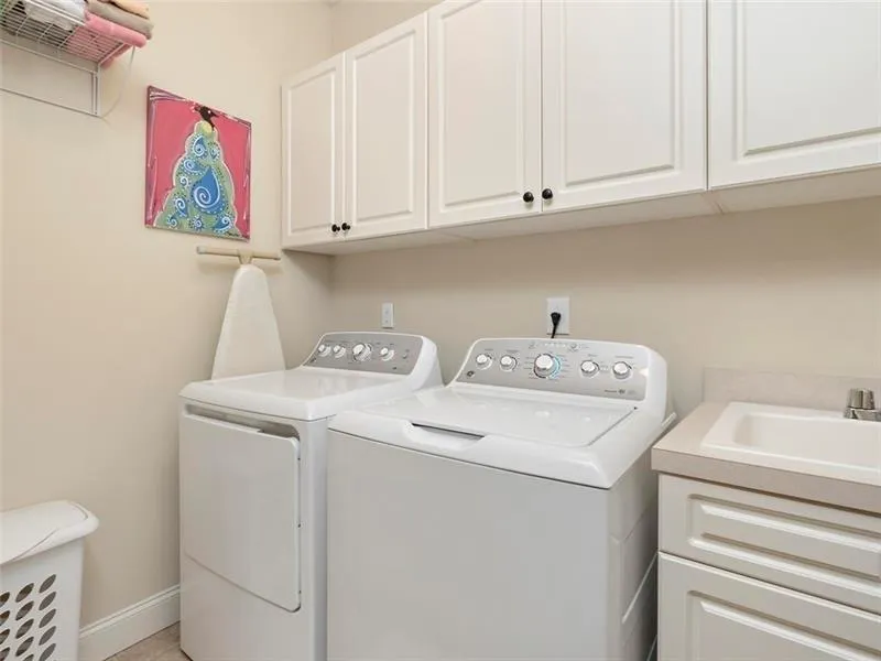 677 Lockton Place, Sandy Springs, Georgia 30342, 4 Bedrooms Bedrooms, ,4 BathroomsBathrooms,Residential,Sold,677 Lockton Place,6528759