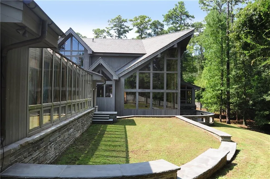 2883 W Roxboro Road Ne, Atlanta, Georgia 30324, 5 Bedrooms Bedrooms, ,8 BathroomsBathrooms,Residential,Sold,2883 W Roxboro Road Ne,5599410