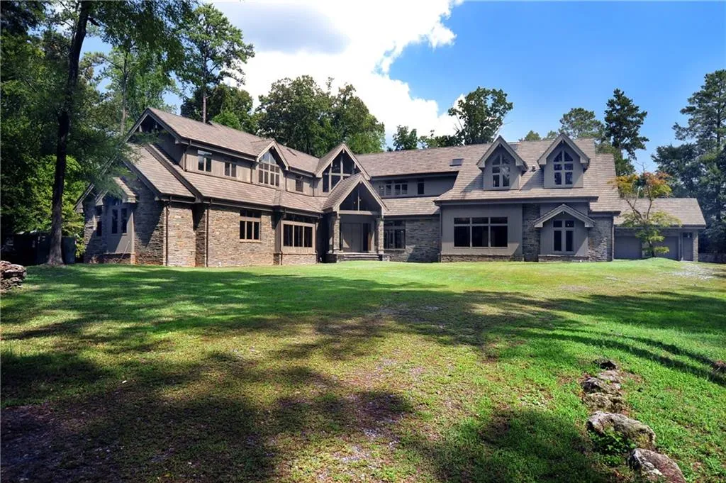 2883 W Roxboro Road Ne, Atlanta, Georgia 30324, 5 Bedrooms Bedrooms, ,8 BathroomsBathrooms,Residential,Sold,2883 W Roxboro Road Ne,5599410