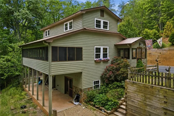 946 Laurel Circle, Blue Ridge, Georgia 30513