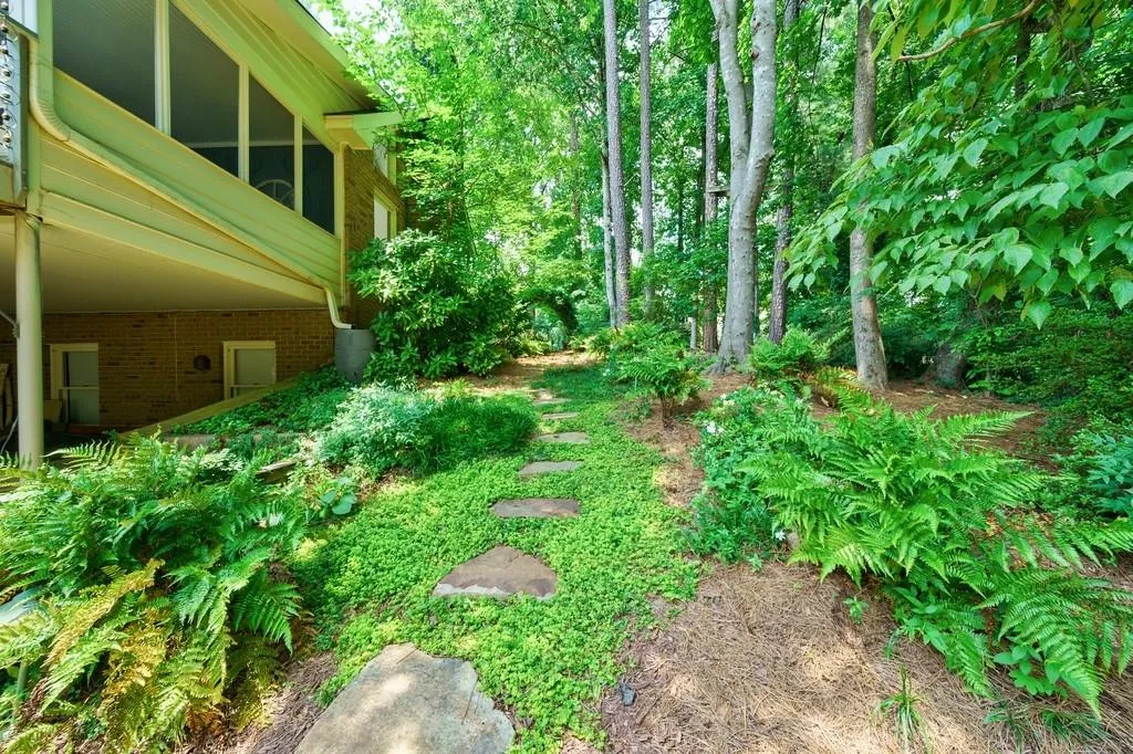 7480 Brigham Drive, Sandy Springs, Georgia 30350, 5 Bedrooms Bedrooms, ,4 BathroomsBathrooms,Residential,Sold,7480 Brigham Drive,6910323