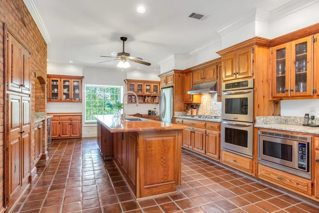 1710 Marlborough Drive, Sandy Springs, Georgia 30350, 5 Bedrooms Bedrooms, ,4 BathroomsBathrooms,Residential,Sold,1710 Marlborough Drive,6588102