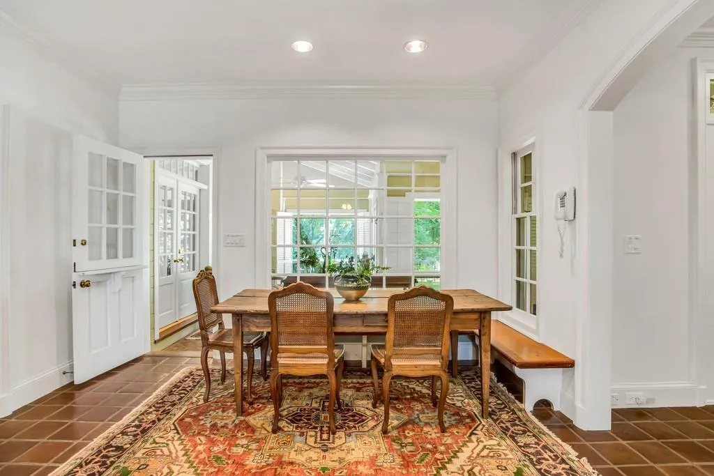 1710 Marlborough Drive, Sandy Springs, Georgia 30350, 5 Bedrooms Bedrooms, ,4 BathroomsBathrooms,Residential,Sold,1710 Marlborough Drive,6588102