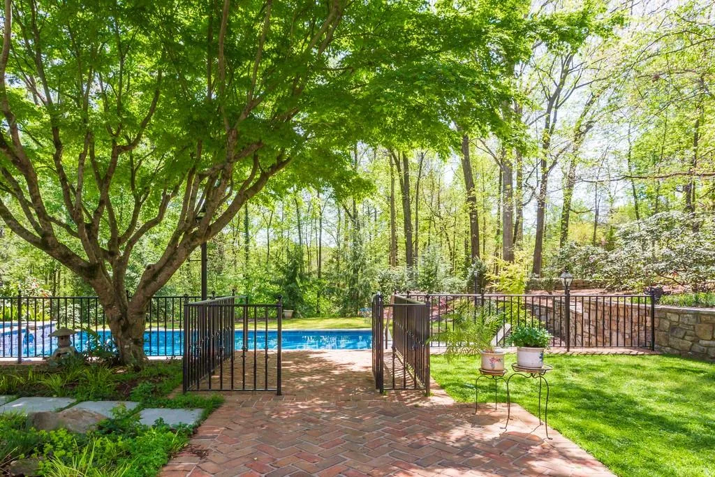 1710 Marlborough Drive, Sandy Springs, Georgia 30350, 5 Bedrooms Bedrooms, ,4 BathroomsBathrooms,Residential,Sold,1710 Marlborough Drive,6588102