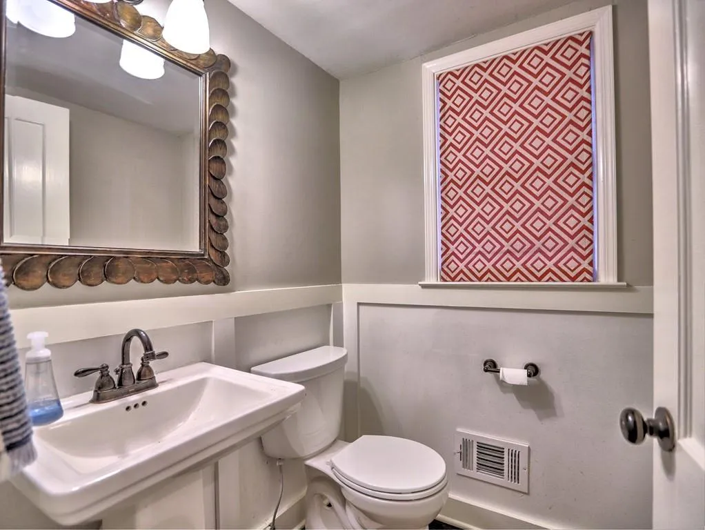 355 Earlston Drive, Sandy Springs, Georgia 30328, 5 Bedrooms Bedrooms, ,2 BathroomsBathrooms,Residential,Sold,355 Earlston Drive,7054578