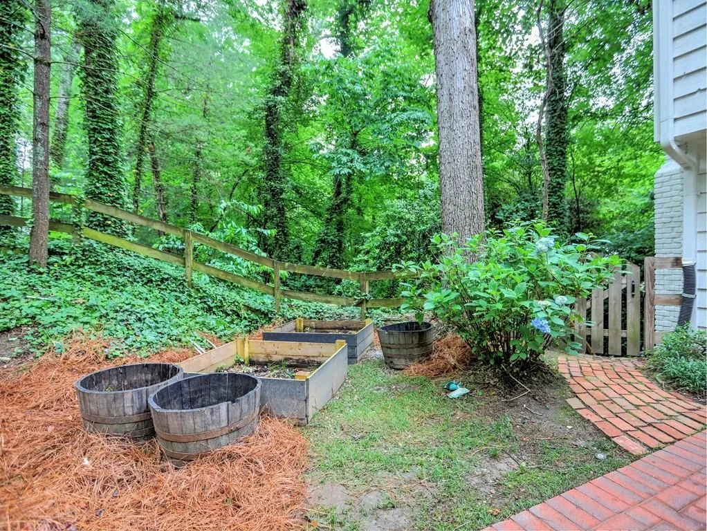 355 Earlston Drive, Sandy Springs, Georgia 30328, 5 Bedrooms Bedrooms, ,2 BathroomsBathrooms,Residential,Sold,355 Earlston Drive,7054578
