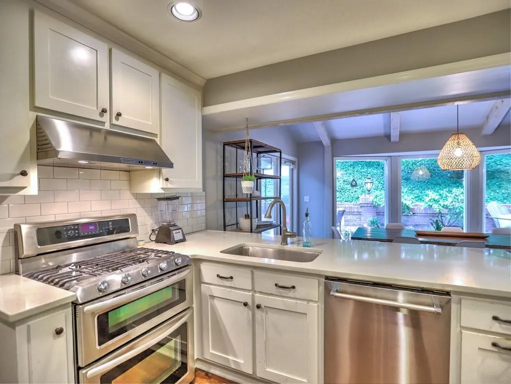 355 Earlston Drive, Sandy Springs, Georgia 30328, 5 Bedrooms Bedrooms, ,2 BathroomsBathrooms,Residential,Sold,355 Earlston Drive,7054578