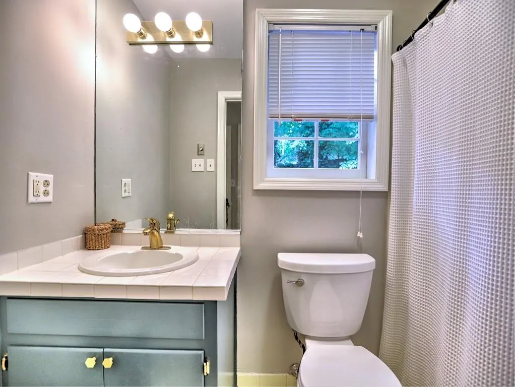 355 Earlston Drive, Sandy Springs, Georgia 30328, 5 Bedrooms Bedrooms, ,2 BathroomsBathrooms,Residential,Sold,355 Earlston Drive,7054578
