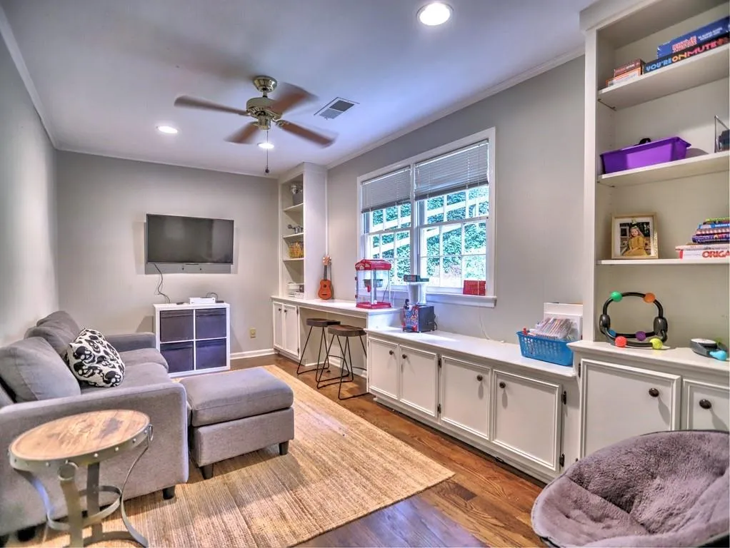 355 Earlston Drive, Sandy Springs, Georgia 30328, 5 Bedrooms Bedrooms, ,2 BathroomsBathrooms,Residential,Sold,355 Earlston Drive,7054578