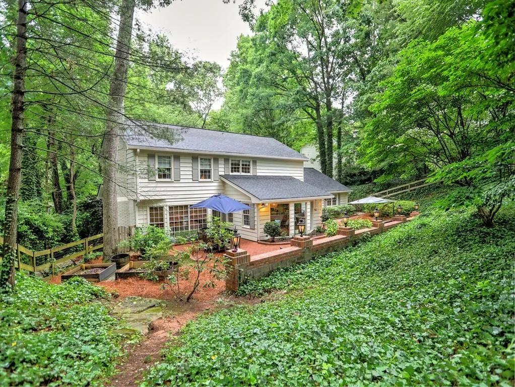 355 Earlston Drive, Sandy Springs, Georgia 30328, 5 Bedrooms Bedrooms, ,2 BathroomsBathrooms,Residential,Sold,355 Earlston Drive,7054578