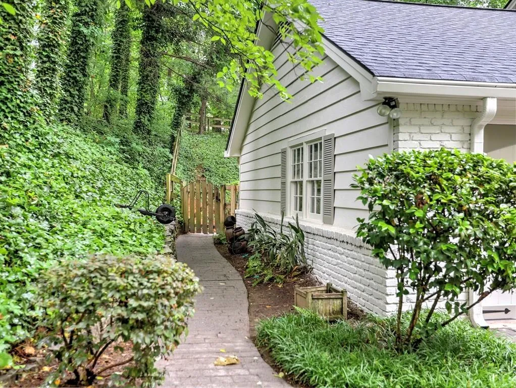 355 Earlston Drive, Sandy Springs, Georgia 30328, 5 Bedrooms Bedrooms, ,2 BathroomsBathrooms,Residential,Sold,355 Earlston Drive,7054578