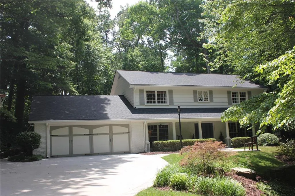 355 Earlston Drive, Sandy Springs, Georgia 30328, 5 Bedrooms Bedrooms, ,2 BathroomsBathrooms,Residential,Sold,355 Earlston Drive,7054578