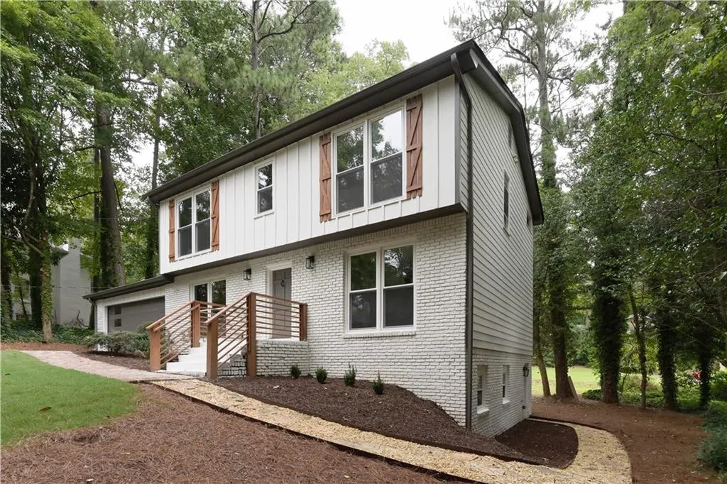 7249 Thornhill Lane, Sandy Springs, Georgia 30328, 4 Bedrooms Bedrooms, ,4 BathroomsBathrooms,Residential,Sold,7249 Thornhill Lane,6761881