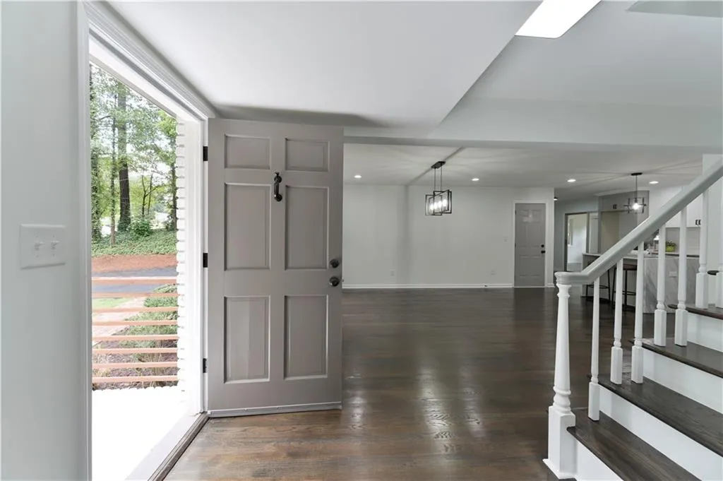 7249 Thornhill Lane, Sandy Springs, Georgia 30328, 4 Bedrooms Bedrooms, ,4 BathroomsBathrooms,Residential,Sold,7249 Thornhill Lane,6761881