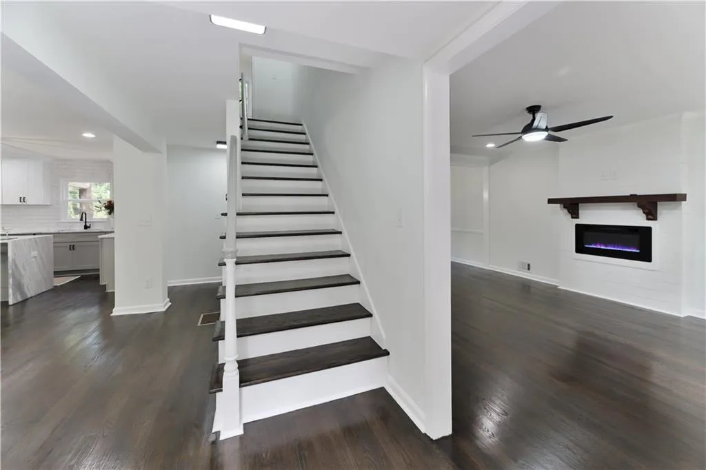 7249 Thornhill Lane, Sandy Springs, Georgia 30328, 4 Bedrooms Bedrooms, ,4 BathroomsBathrooms,Residential,Sold,7249 Thornhill Lane,6761881