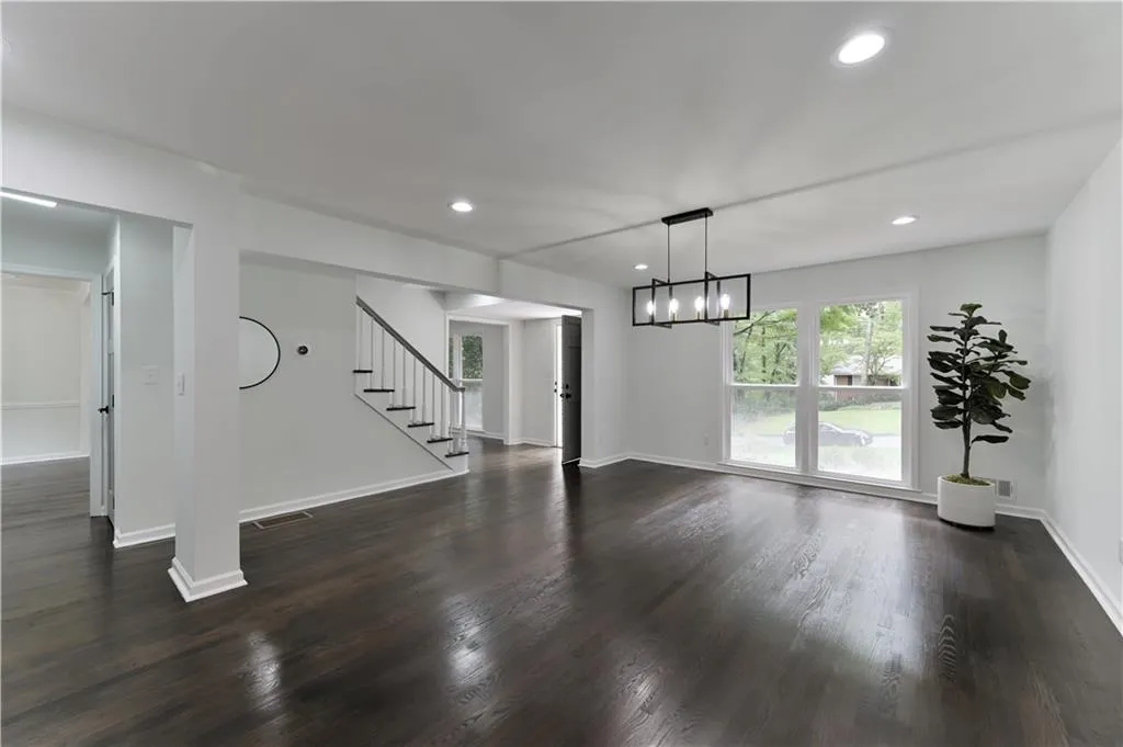 7249 Thornhill Lane, Sandy Springs, Georgia 30328, 4 Bedrooms Bedrooms, ,4 BathroomsBathrooms,Residential,Sold,7249 Thornhill Lane,6761881