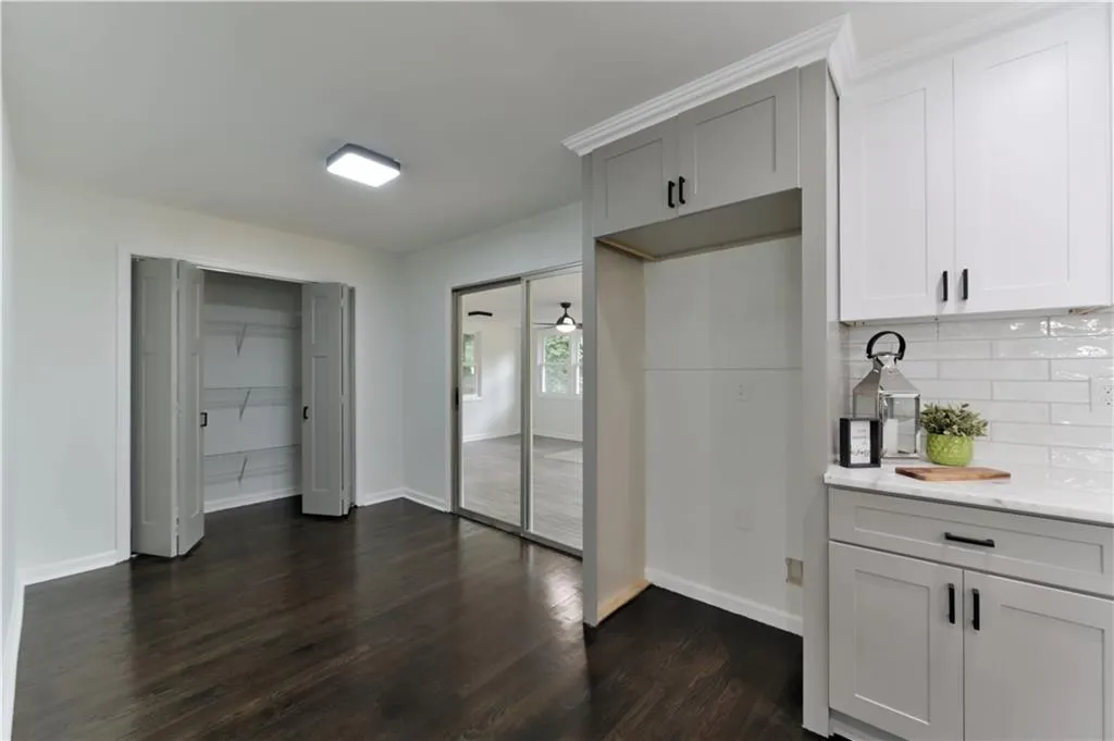 7249 Thornhill Lane, Sandy Springs, Georgia 30328, 4 Bedrooms Bedrooms, ,4 BathroomsBathrooms,Residential,Sold,7249 Thornhill Lane,6761881