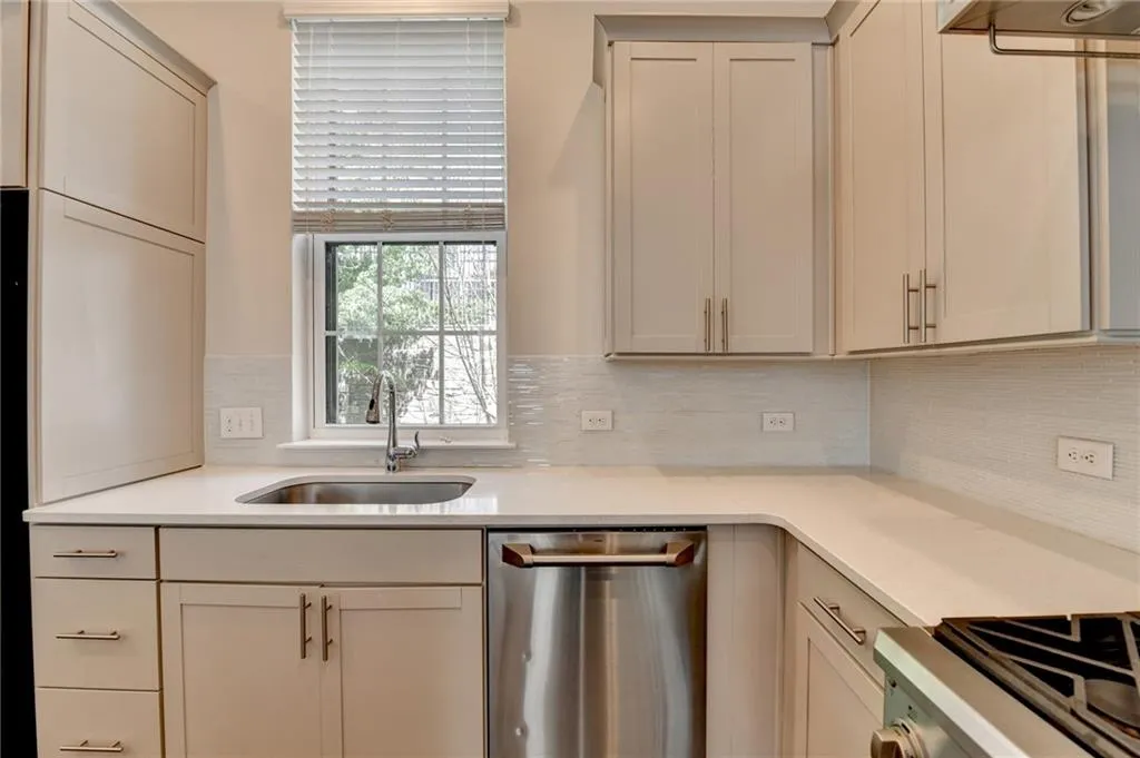 595 Broadview Place Ne, Atlanta, Georgia 30324, 3 Bedrooms Bedrooms, 0 ,3 BathroomsBathrooms,Residential,For Sale,595 Broadview Place Ne,7726764