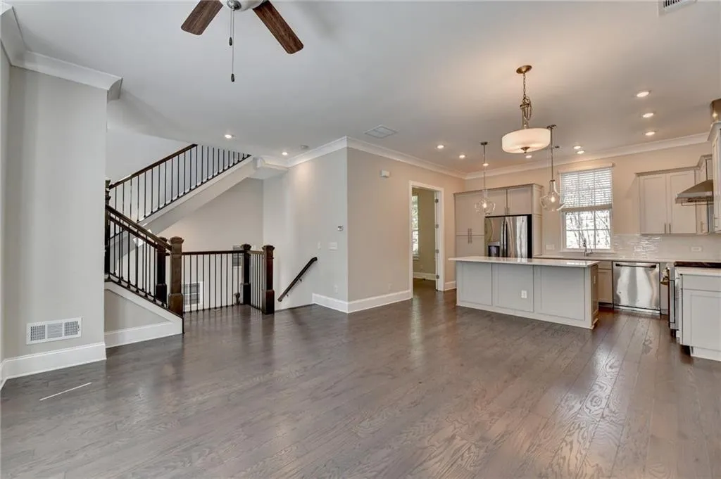595 Broadview Place Ne, Atlanta, Georgia 30324, 3 Bedrooms Bedrooms, 0 ,3 BathroomsBathrooms,Residential,For Sale,595 Broadview Place Ne,7726764