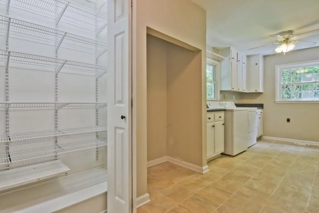 700 Old Post Road, Sandy Springs, Georgia 30328, 6 Bedrooms Bedrooms, ,3 BathroomsBathrooms,Residential,Sold,700 Old Post Road,5580102