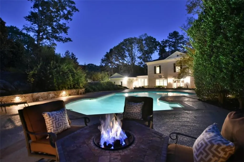 185 Churchill Drive, Sandy Springs, Georgia 30350, 4 Bedrooms Bedrooms, ,3 BathroomsBathrooms,Residential,Sold,185 Churchill Drive,5681133