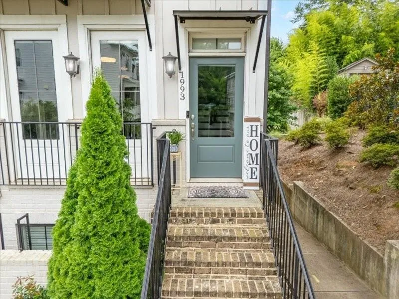 1993 Rockledge Road Ne, Atlanta, Georgia 30324, 3 Bedrooms Bedrooms, ,3 BathroomsBathrooms,Residential,For Sale,1993 Rockledge Road Ne,7613497