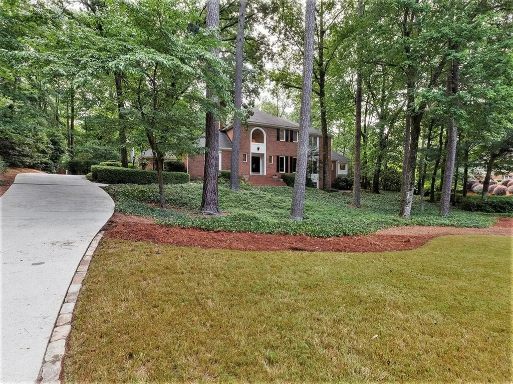 8135 Habersham Waters Road, Sandy Springs, Georgia 30350, 5 Bedrooms Bedrooms, ,4 BathroomsBathrooms,Residential,Sold,8135 Habersham Waters Road,6769628