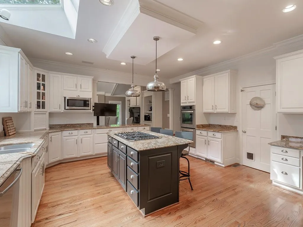 8135 Habersham Waters Road, Sandy Springs, Georgia 30350, 5 Bedrooms Bedrooms, ,4 BathroomsBathrooms,Residential,Sold,8135 Habersham Waters Road,6769628