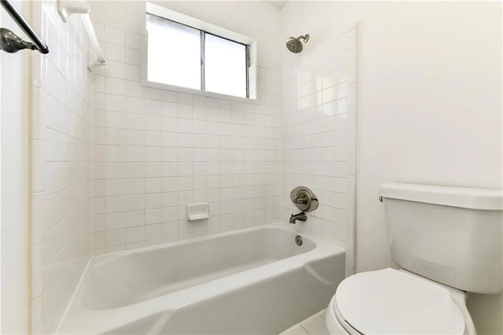 6700 Roswell Road Unit 24g, Atlanta, Georgia 30328, 2 Bedrooms Bedrooms, ,2 BathroomsBathrooms,Residential,Sold,6700 Roswell Road Unit 24g,6501666